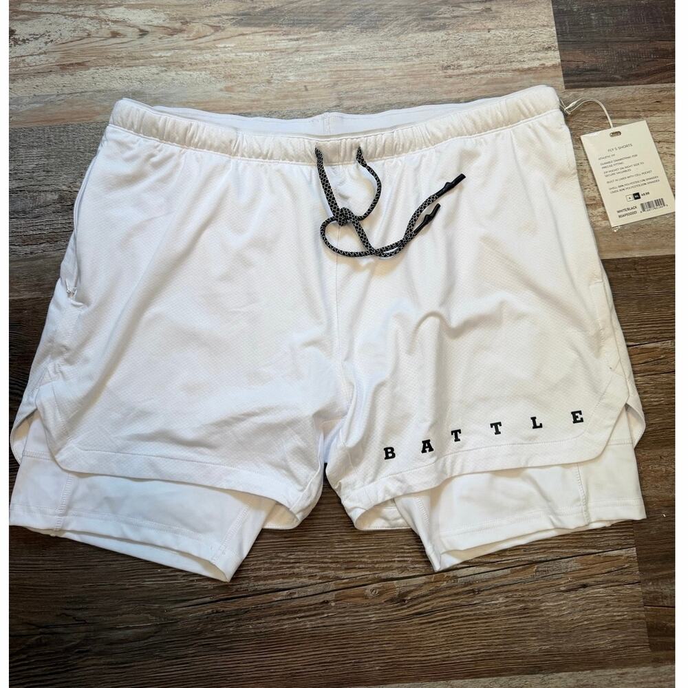 BATTLE men’s athletic Fly 5 white and black lined shorts in men’s sz XL NWT new